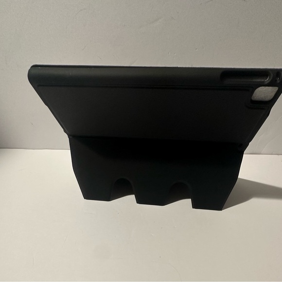 Black iPad Holder for iPad 6th/5th Generation. - Picture 6 of 7